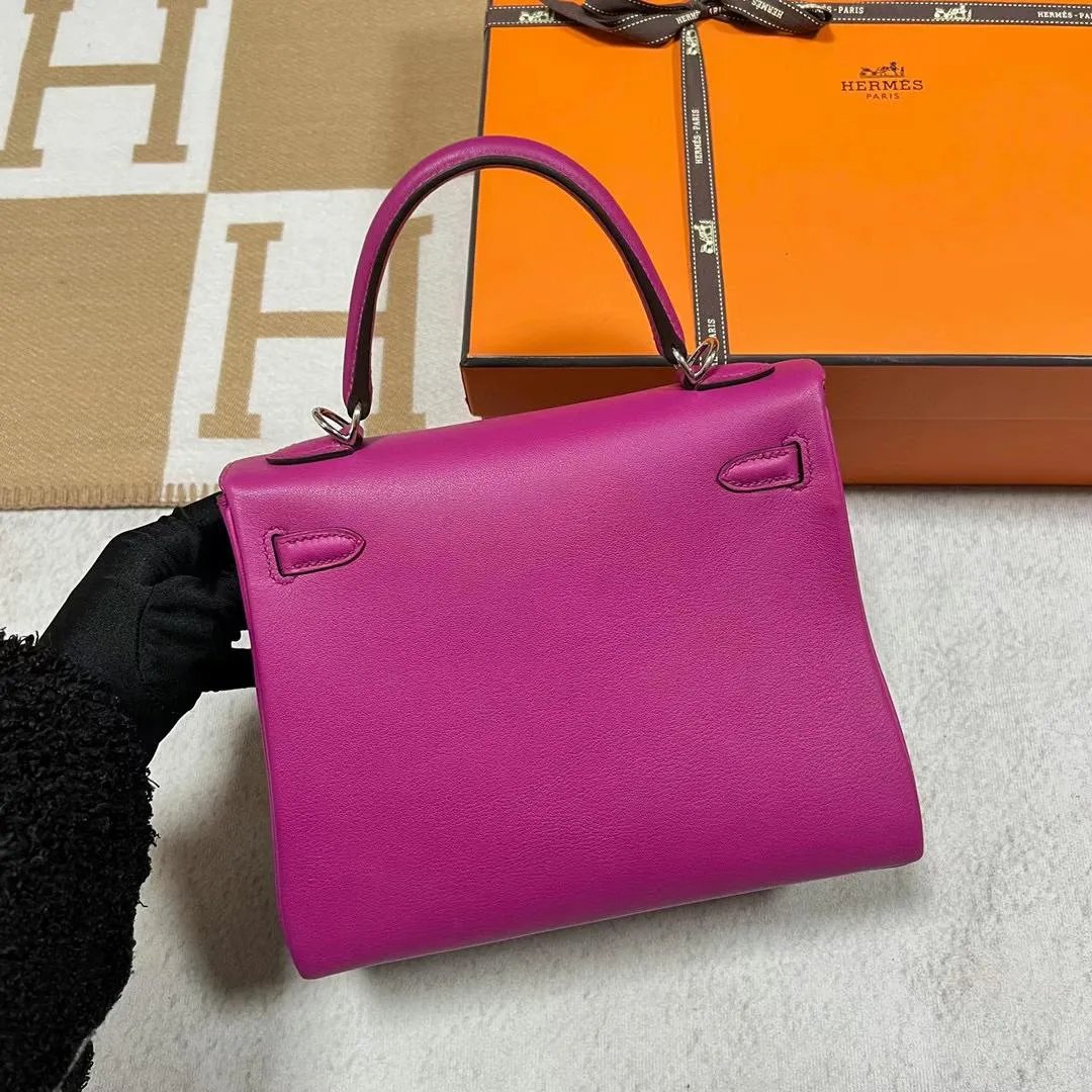 Kelly 25