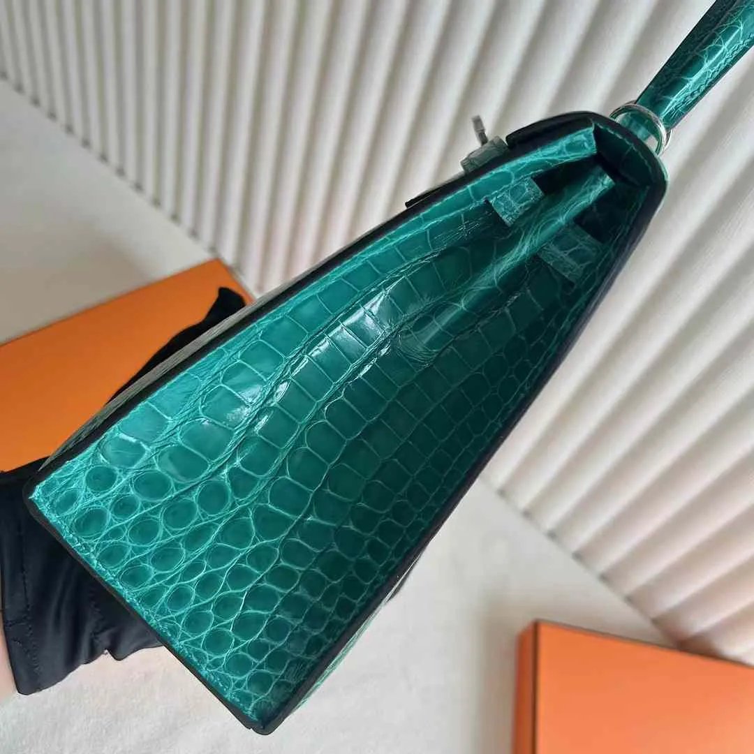 Kelly 25