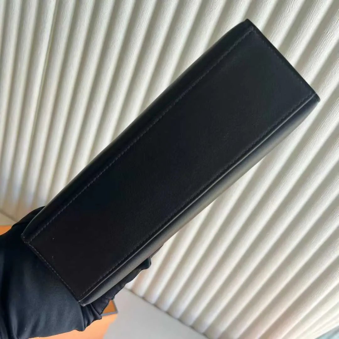 Kelly Pochette 22