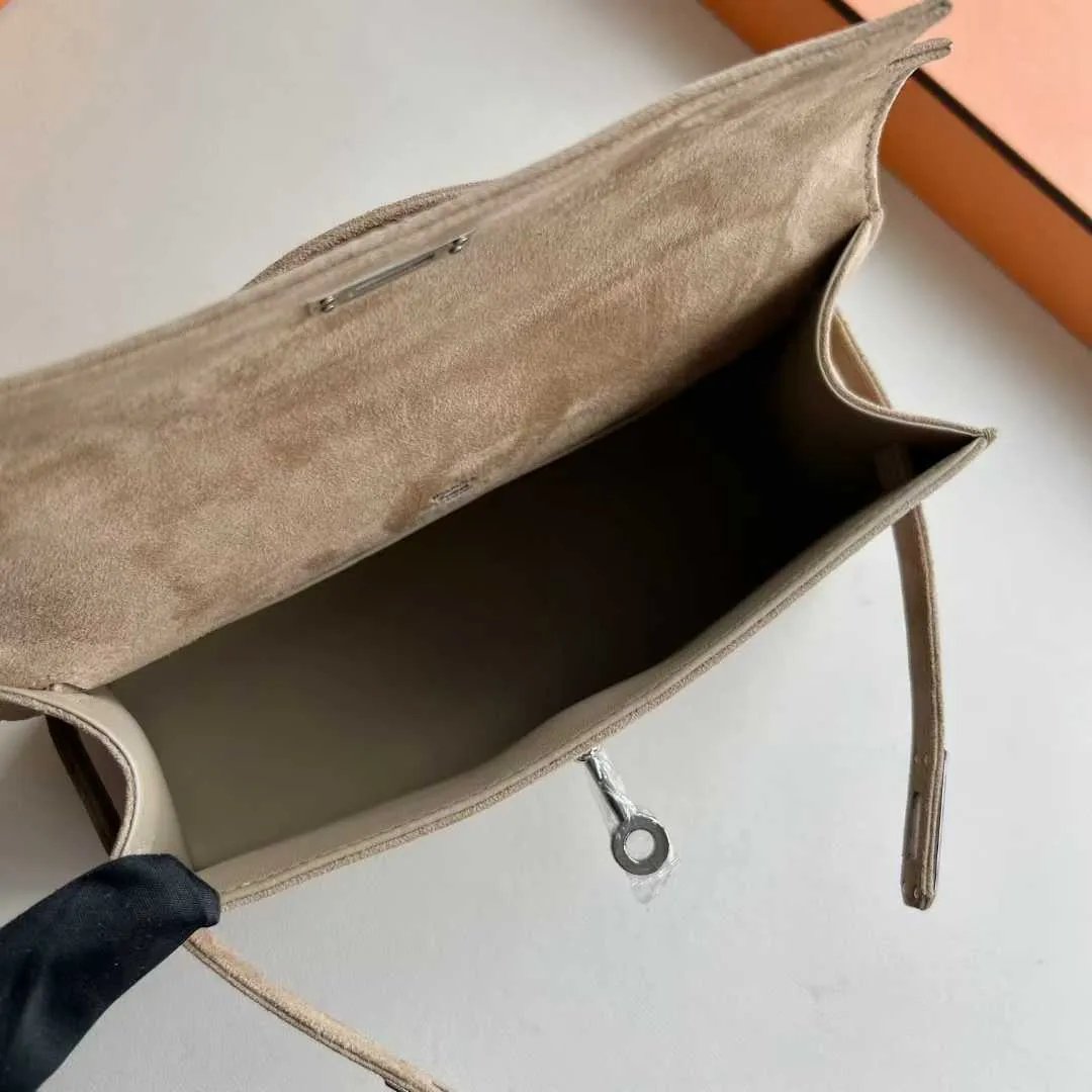 Kelly Pochette 22