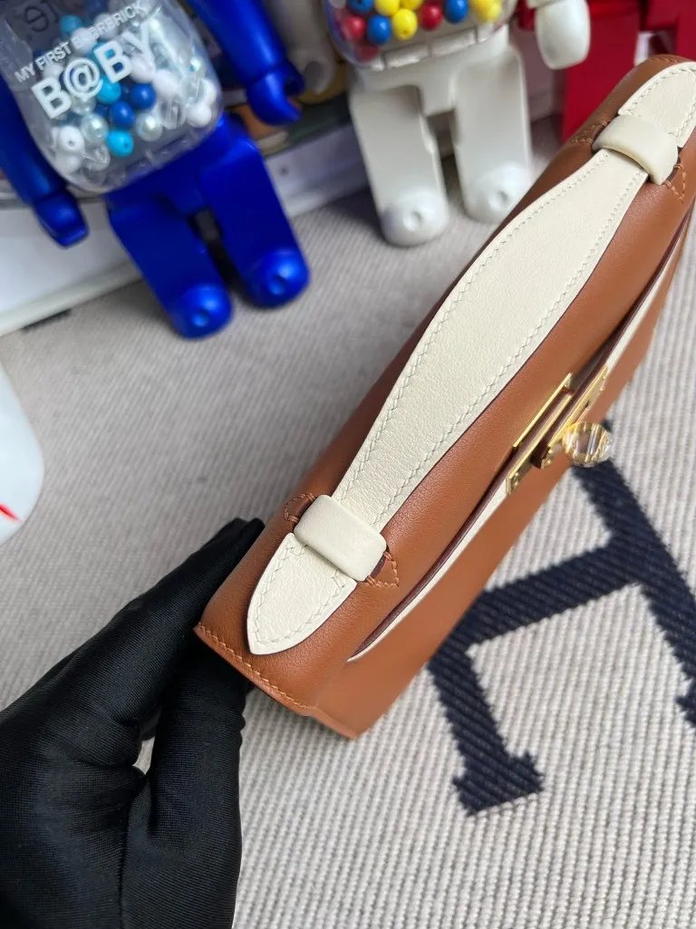 Kelly Pochette