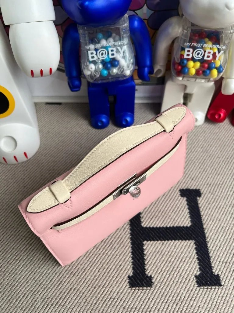 Kelly Pochette