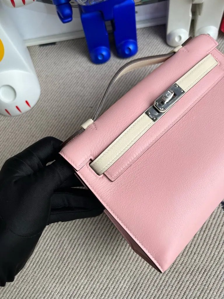 Kelly Pochette